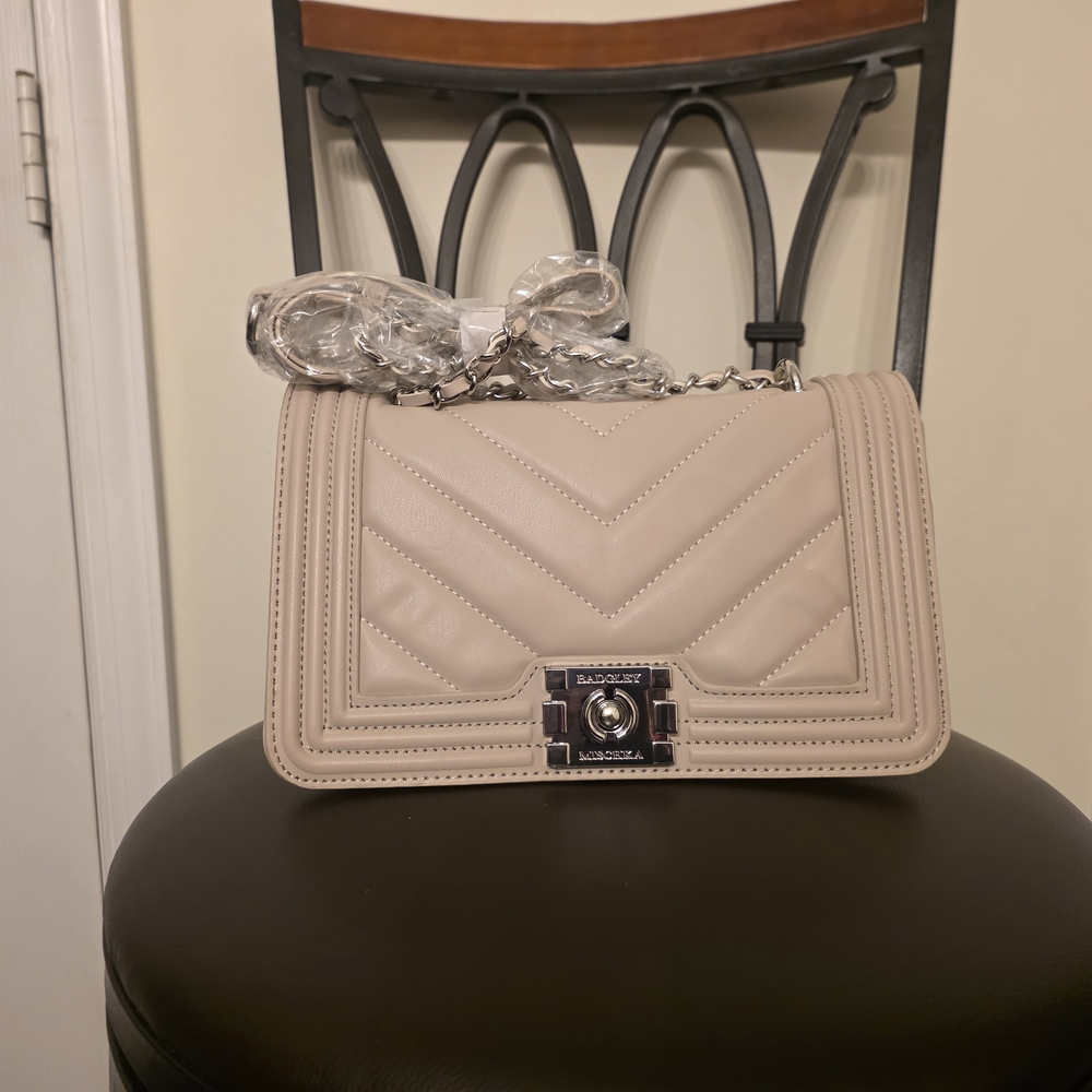 NWT Badgley Mischka Off-white Crossbody Bag with Chain Strap